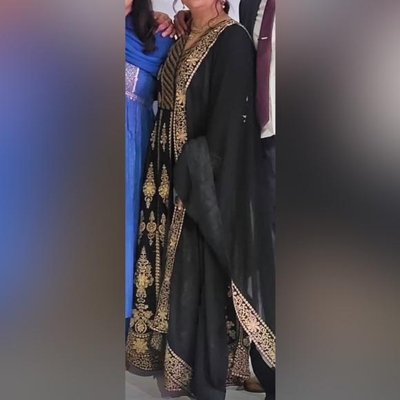 Salwar Kameez Dark Green and Gold Embroidered Dress - Picture 2 of 6